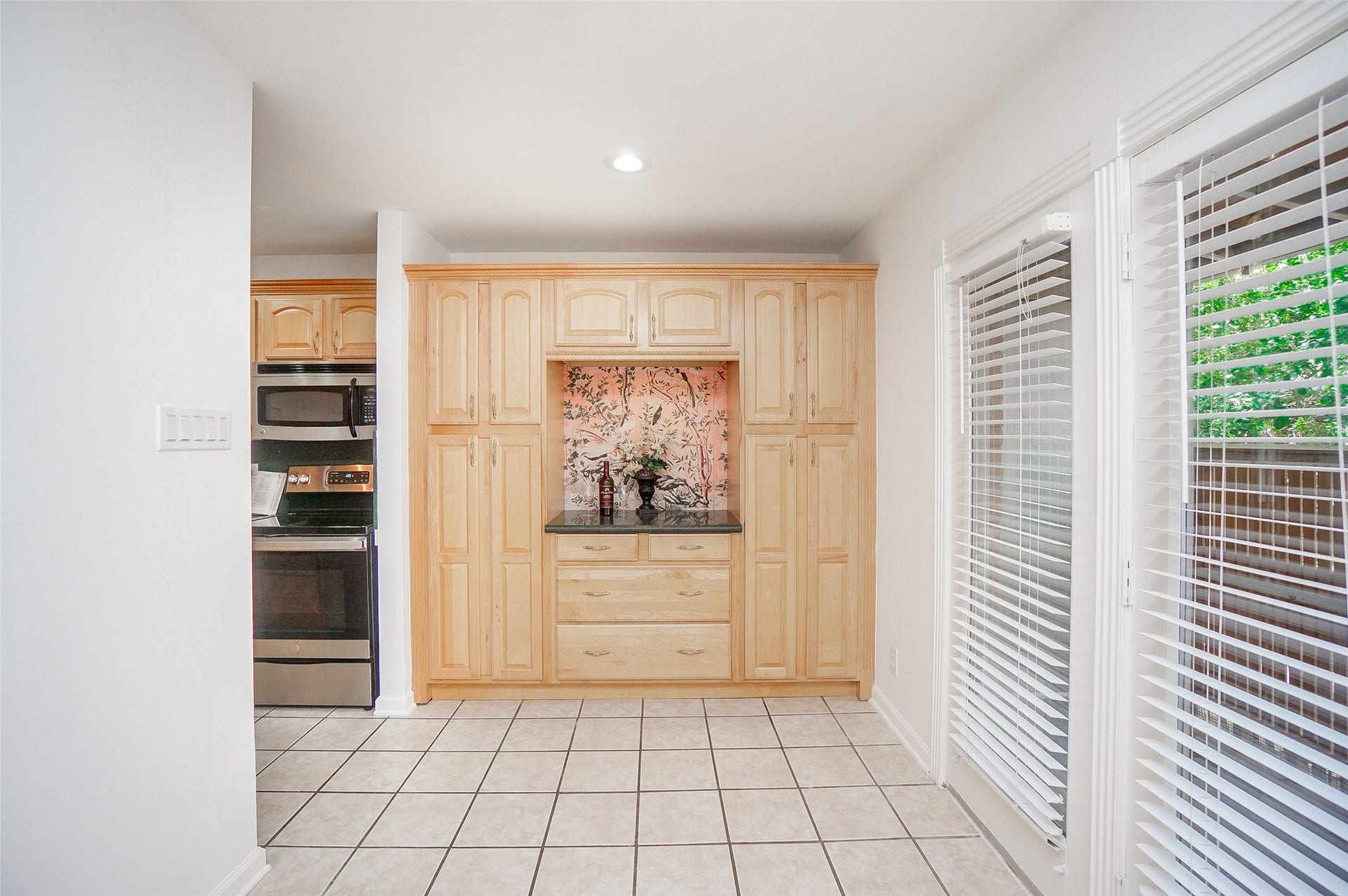 3942 W Alabama Street, #8, Houston, TX 77027 Glimpse of kitchen that opens to the dining area. Light and bright and ready for your furniture.