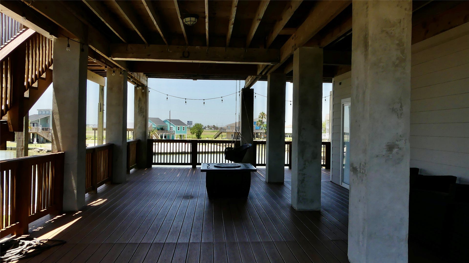 58 Lakeside Drive, Hitchcock, TX 77563 2nd level deck