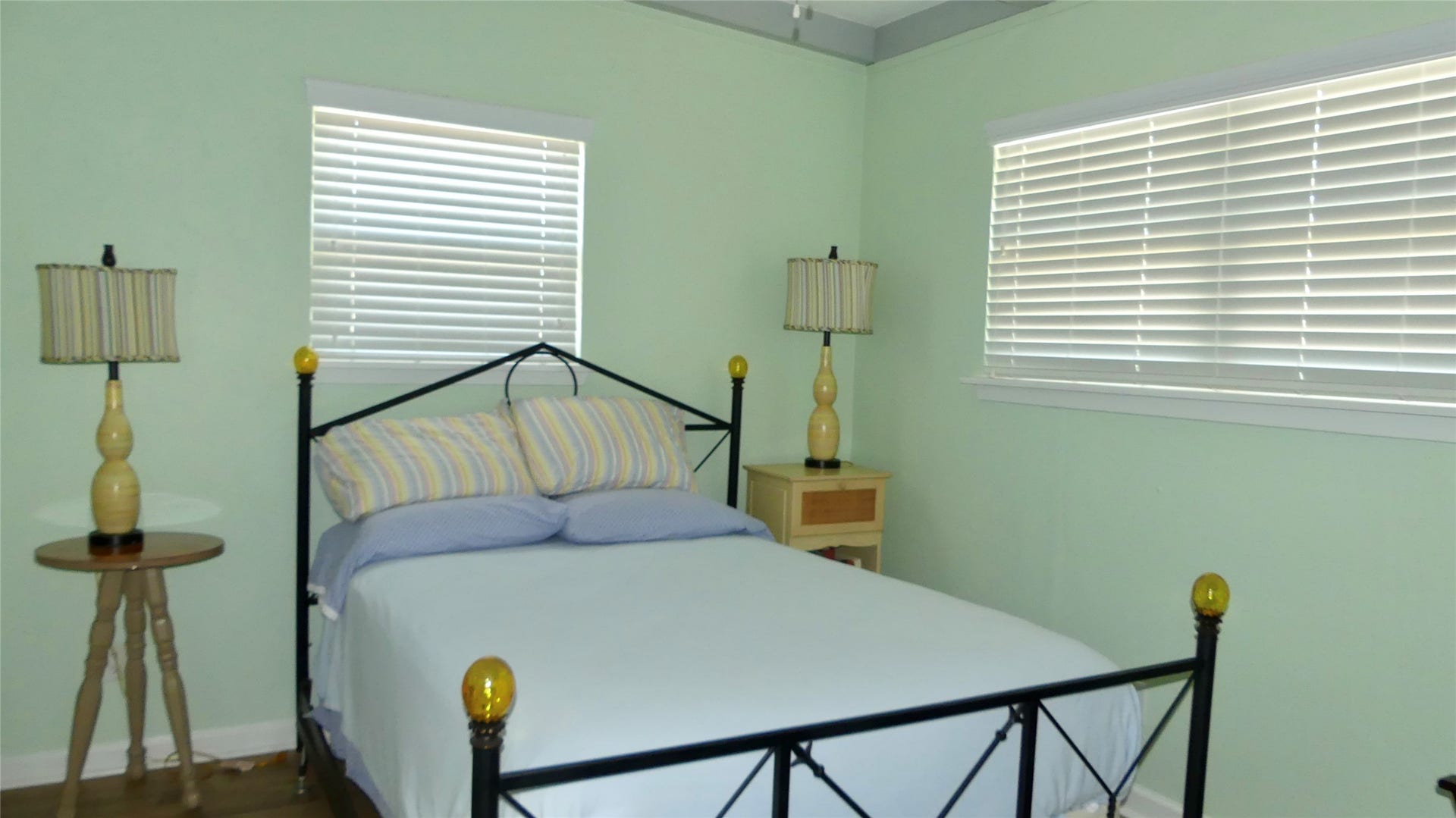 58 Lakeside Drive, Hitchcock, TX 77563 Master bedroom with private bath