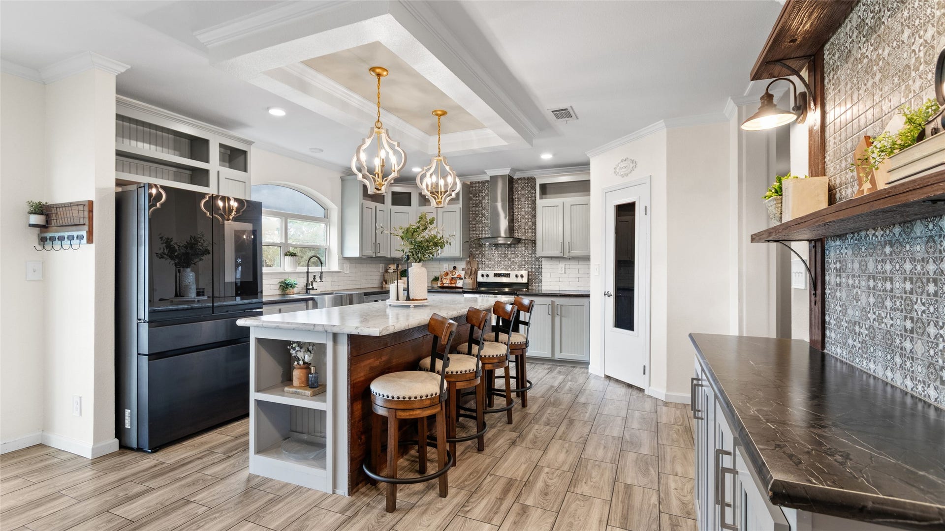 5210 Beaver Road, Santa Fe, TX 77517 Kitchen with island