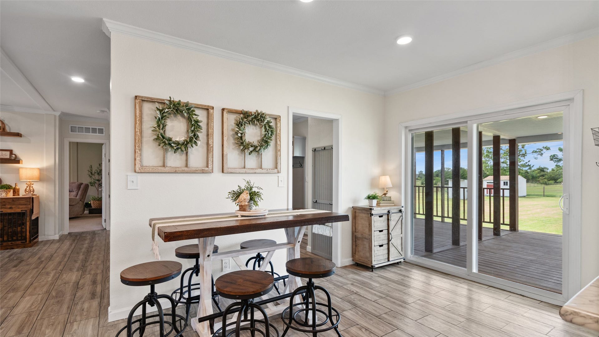 5210 Beaver Road, Santa Fe, TX 77517 Dining area