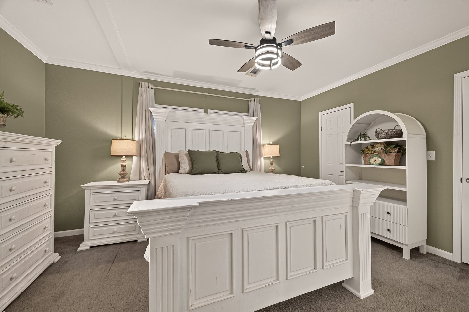5210 Beaver Road, Santa Fe, TX 77517 Primary bedroom