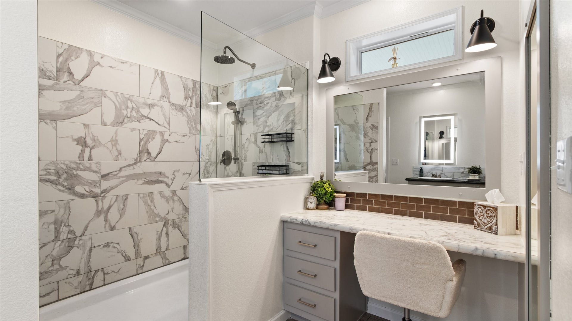 5210 Beaver Road, Santa Fe, TX 77517 Secondary primary bathroom with vanity