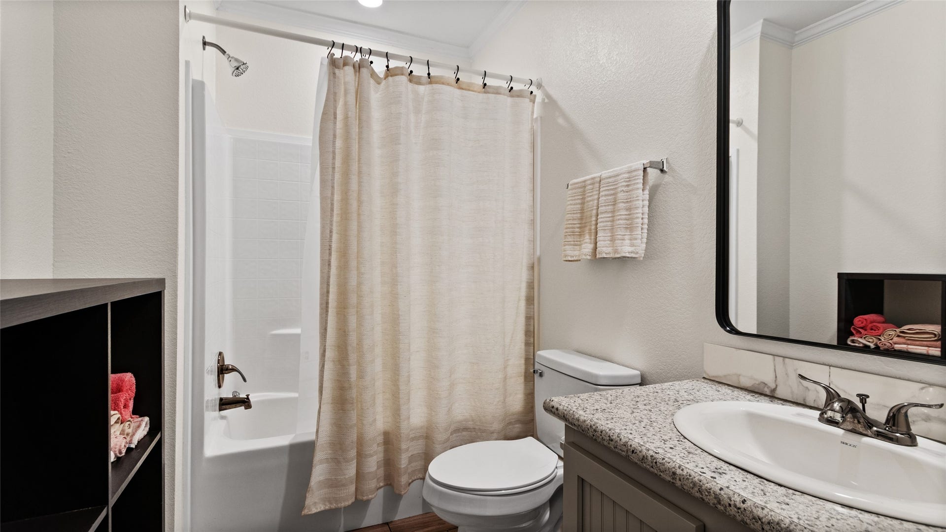 5210 Beaver Road, Santa Fe, TX 77517 Bathroom with tub/shower combo