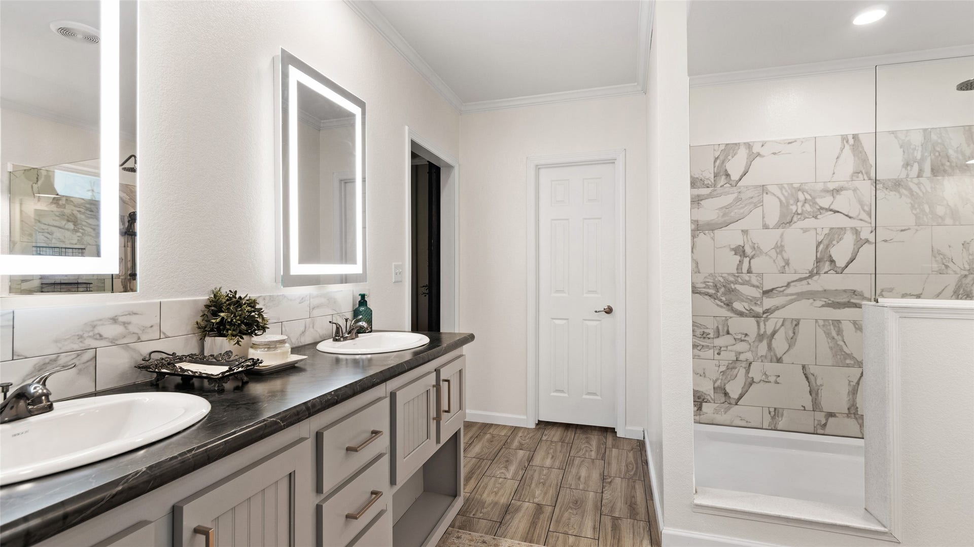 5210 Beaver Road, Santa Fe, TX 77517 Secondary primary en-suite bathroom with double vanities and standing shower only