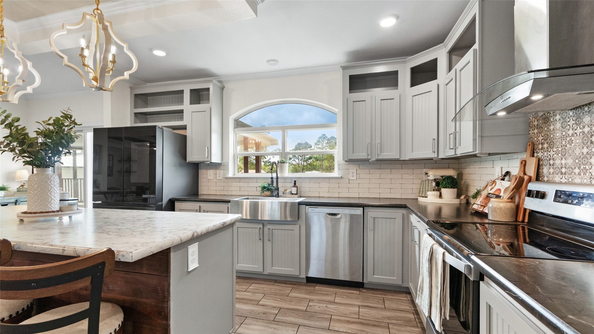 5210 Beaver Road, Santa Fe, TX 77517 Kitchen with under mount stainless farmhouse sink