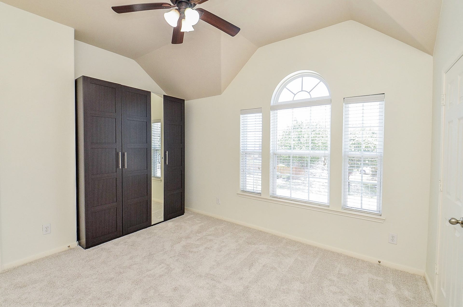 723 Overdell Drive, Sugar Land, TX 77479 723 Overdell Drive, Sugar Land, TX 77479