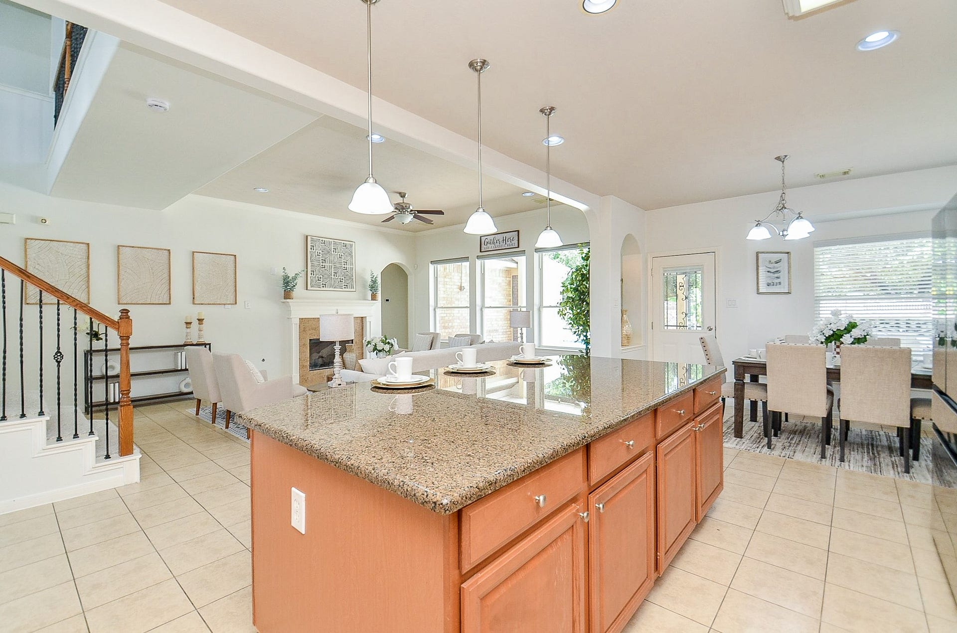 723 Overdell Drive, Sugar Land, TX 77479 723 Overdell Drive, Sugar Land, TX 77479