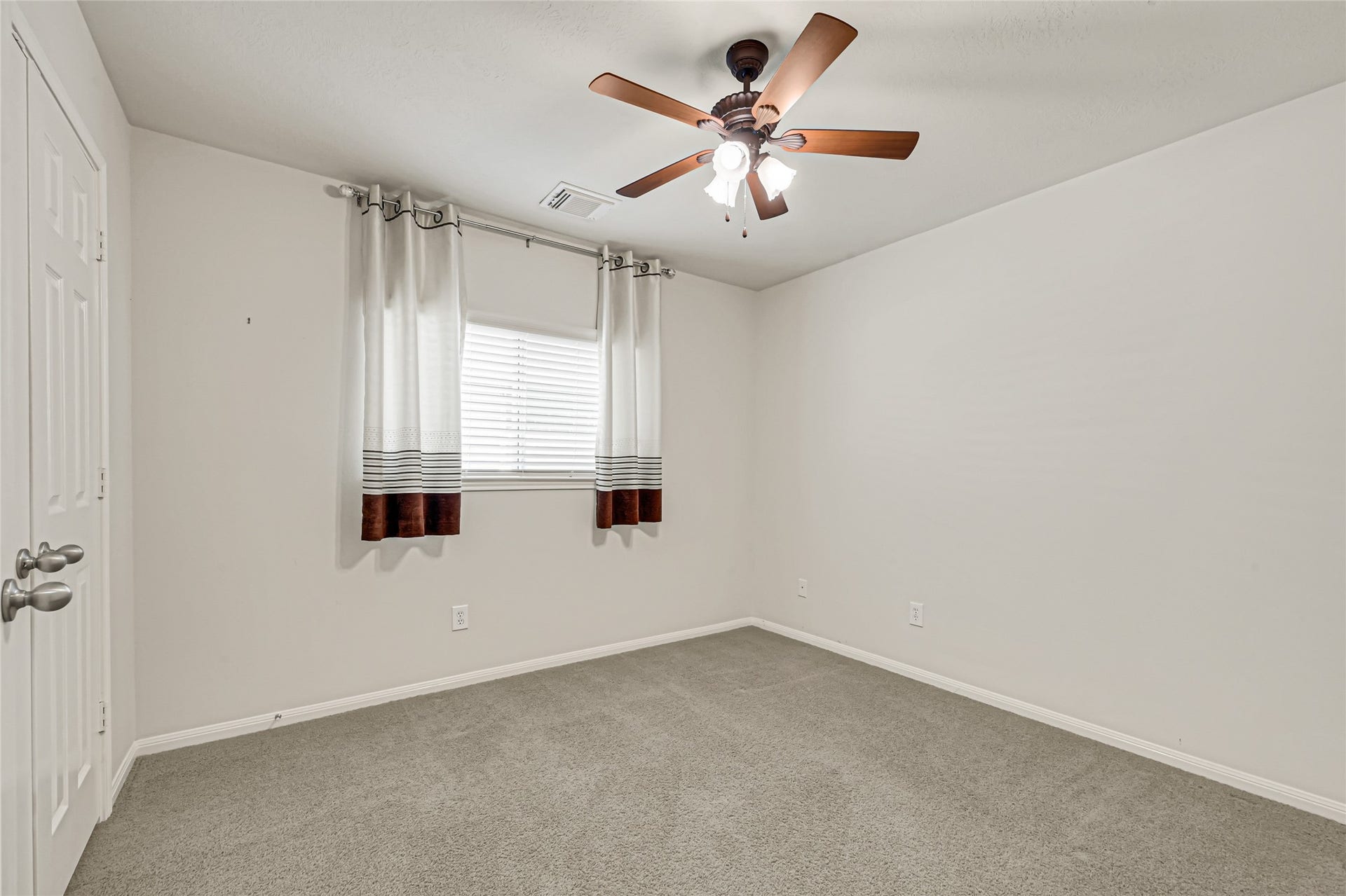 8215 Kerrington Glen Drive, Cypress, TX 77433 8215 Kerrington Glen Drive, Cypress, TX 77433