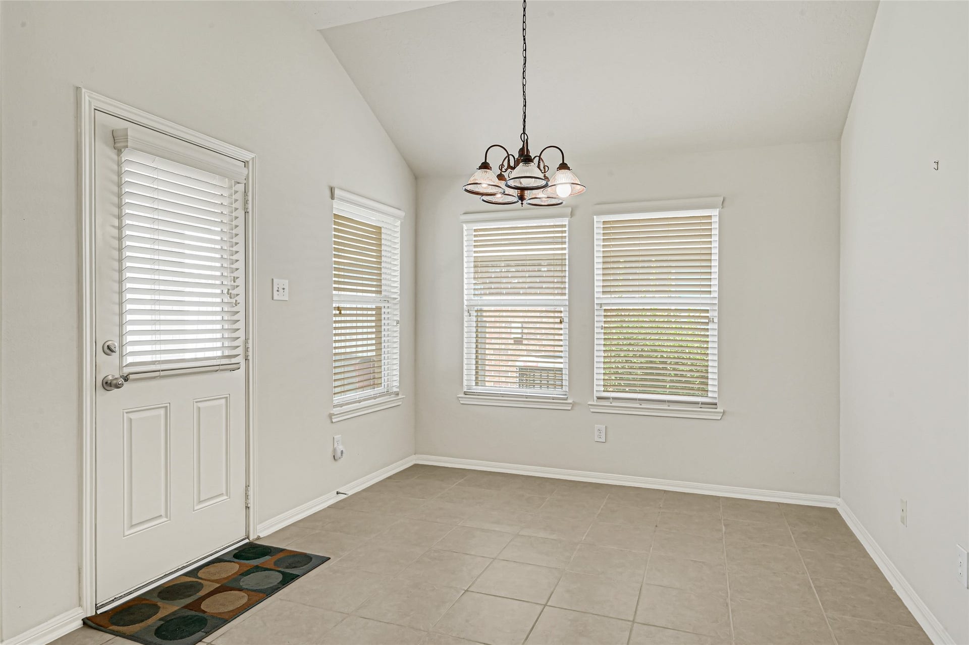8215 Kerrington Glen Drive, Cypress, TX 77433 Breakfast area
