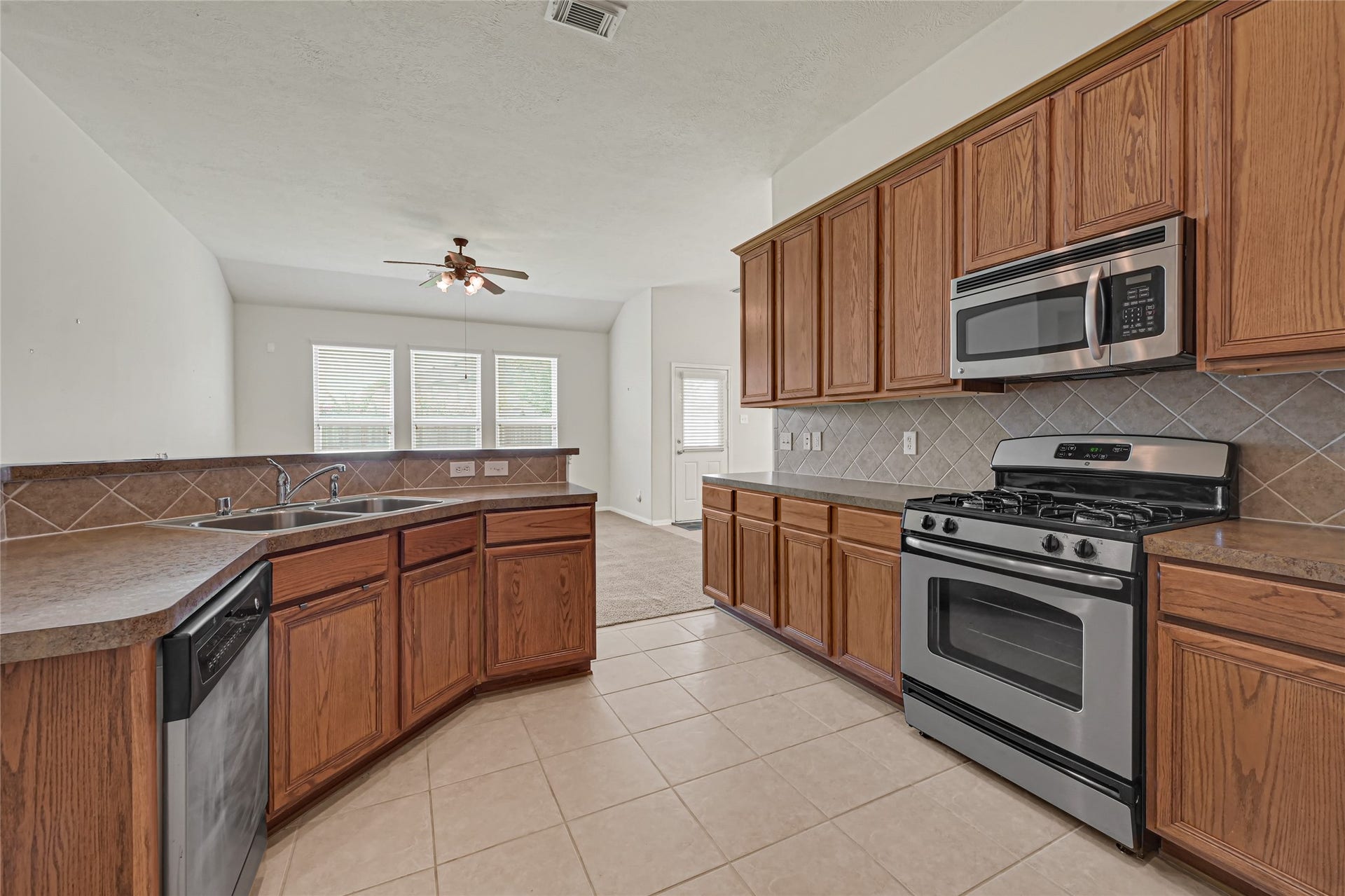 8215 Kerrington Glen Drive, Cypress, TX 77433 8215 Kerrington Glen Drive, Cypress, TX 77433