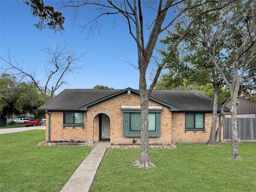 Property photo for 11142 Hayslip Lane, Houston, TX