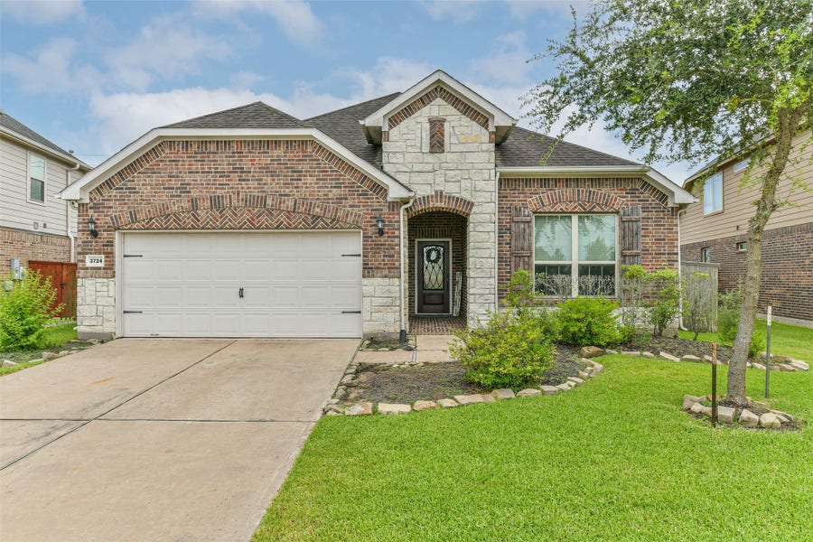 Property photo for 3724 Emerald Falls Lane, Pearland, TX