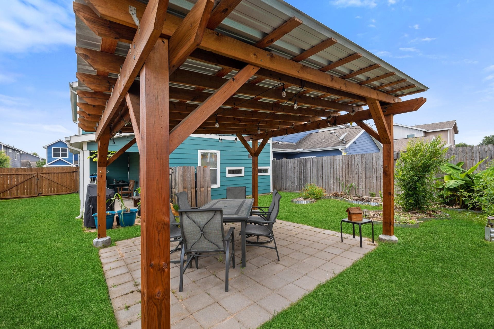4206 Darter Street, Houston, TX 77009 The perfect space to enjoy the outdoors!