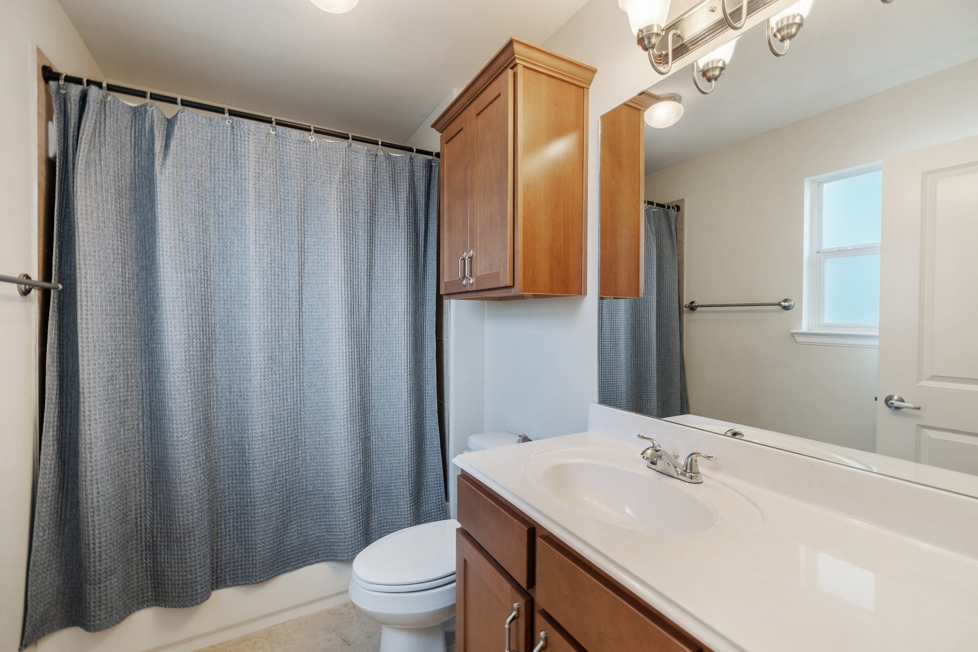 4206 Darter Street, Houston, TX 77009 The primary bathroom is complete with plenty of counter and cabinet space.