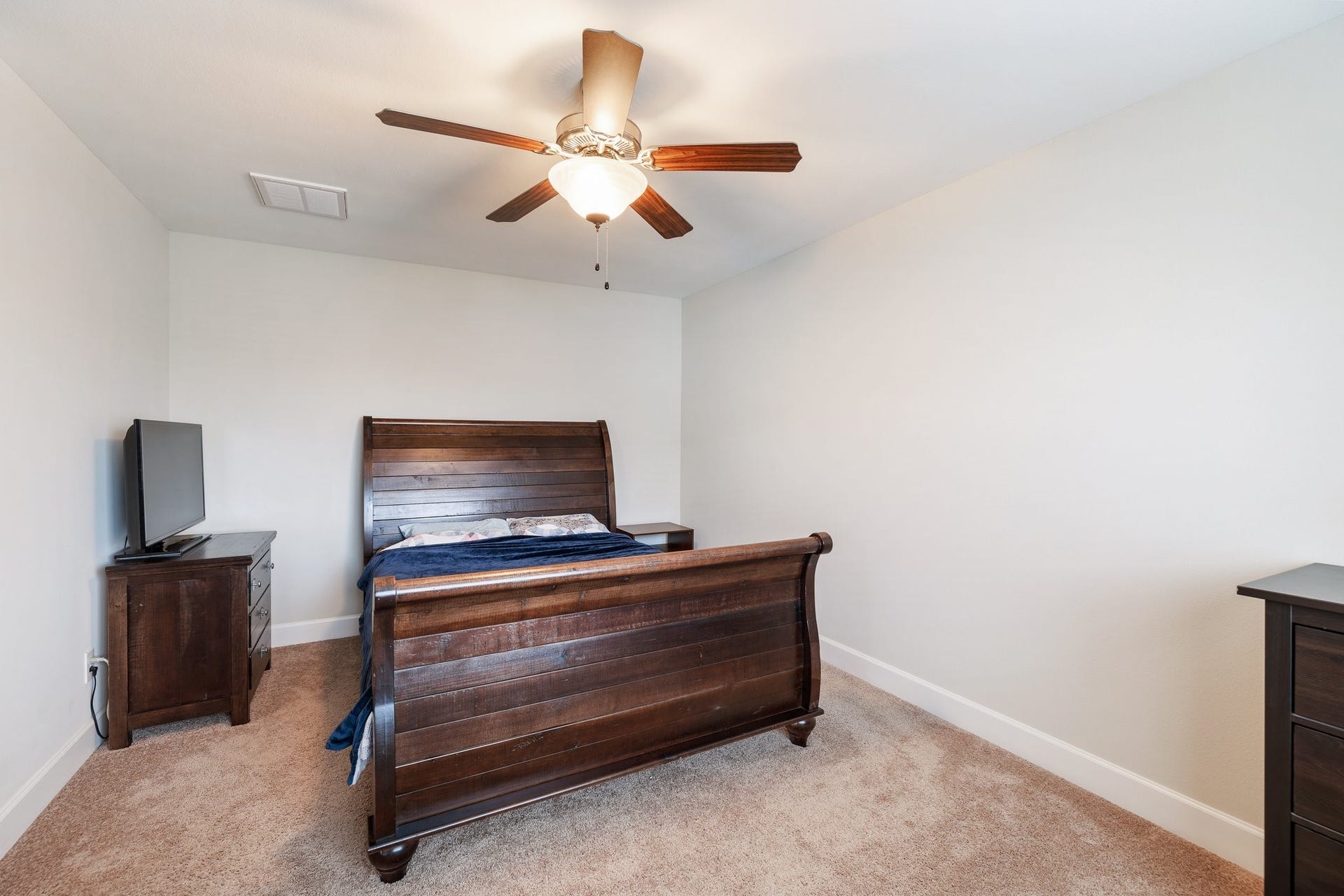 4206 Darter Street, Houston, TX 77009 On the second floor is a spacious primary bedroom.