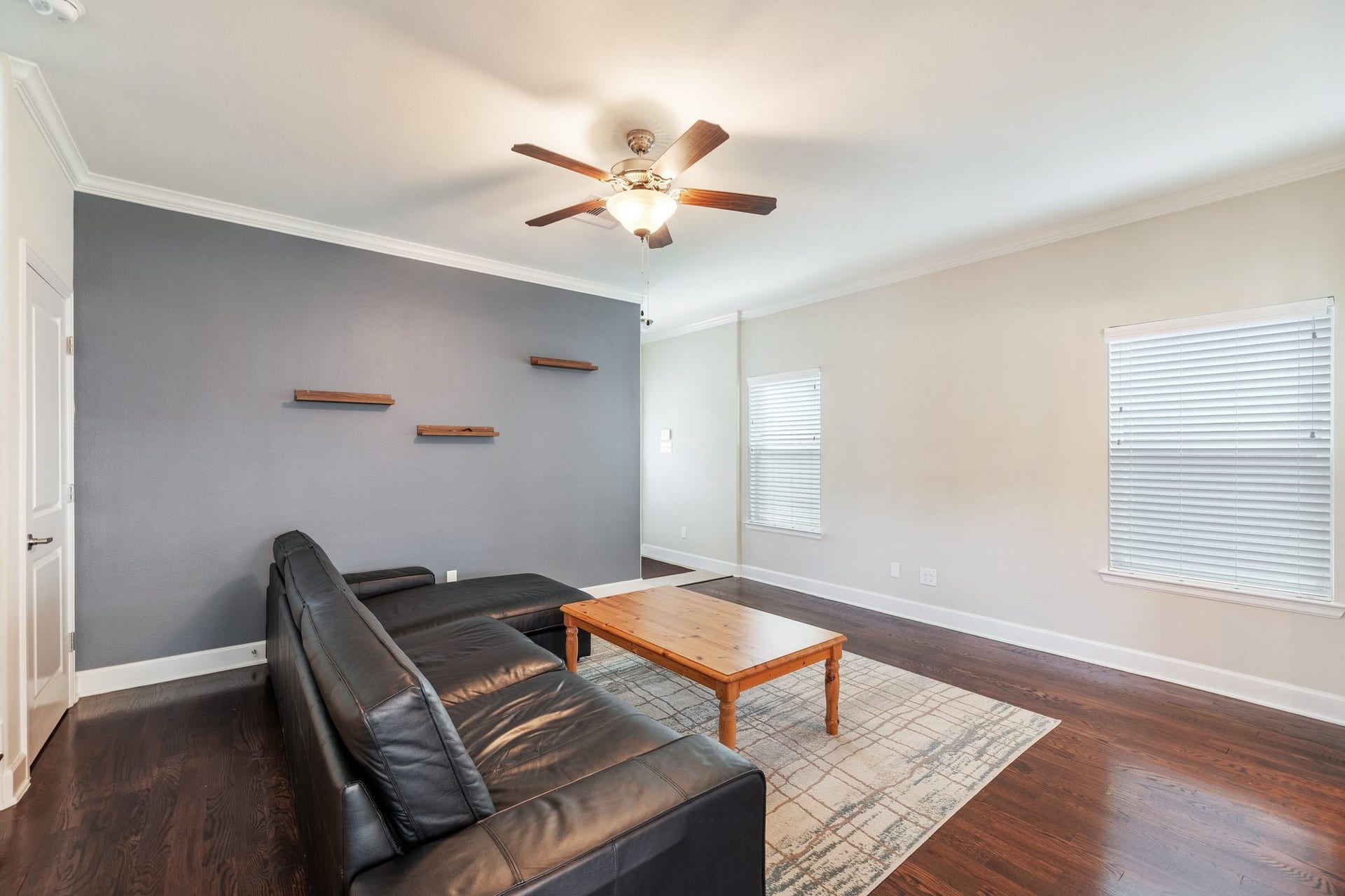 4206 Darter Street, Houston, TX 77009 The living room features a delightful accent wall and crown molding.