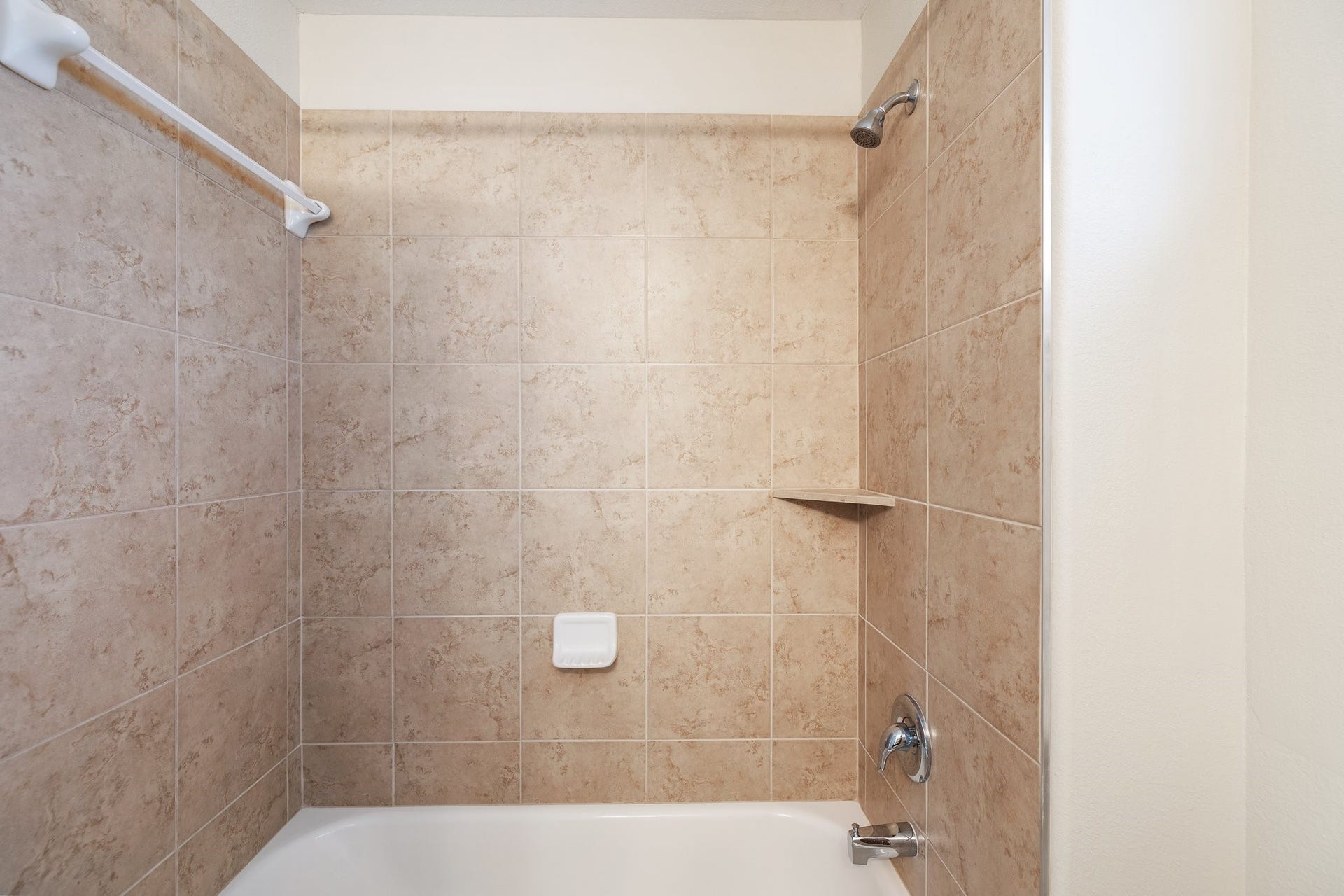 4206 Darter Street, Houston, TX 77009 Shower/tub combo in the secondary bathroom.