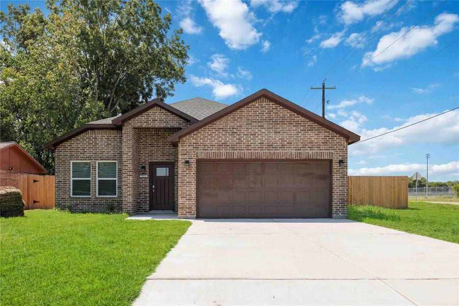 Property photo for 7313 Wren Circle, Texas City, TX