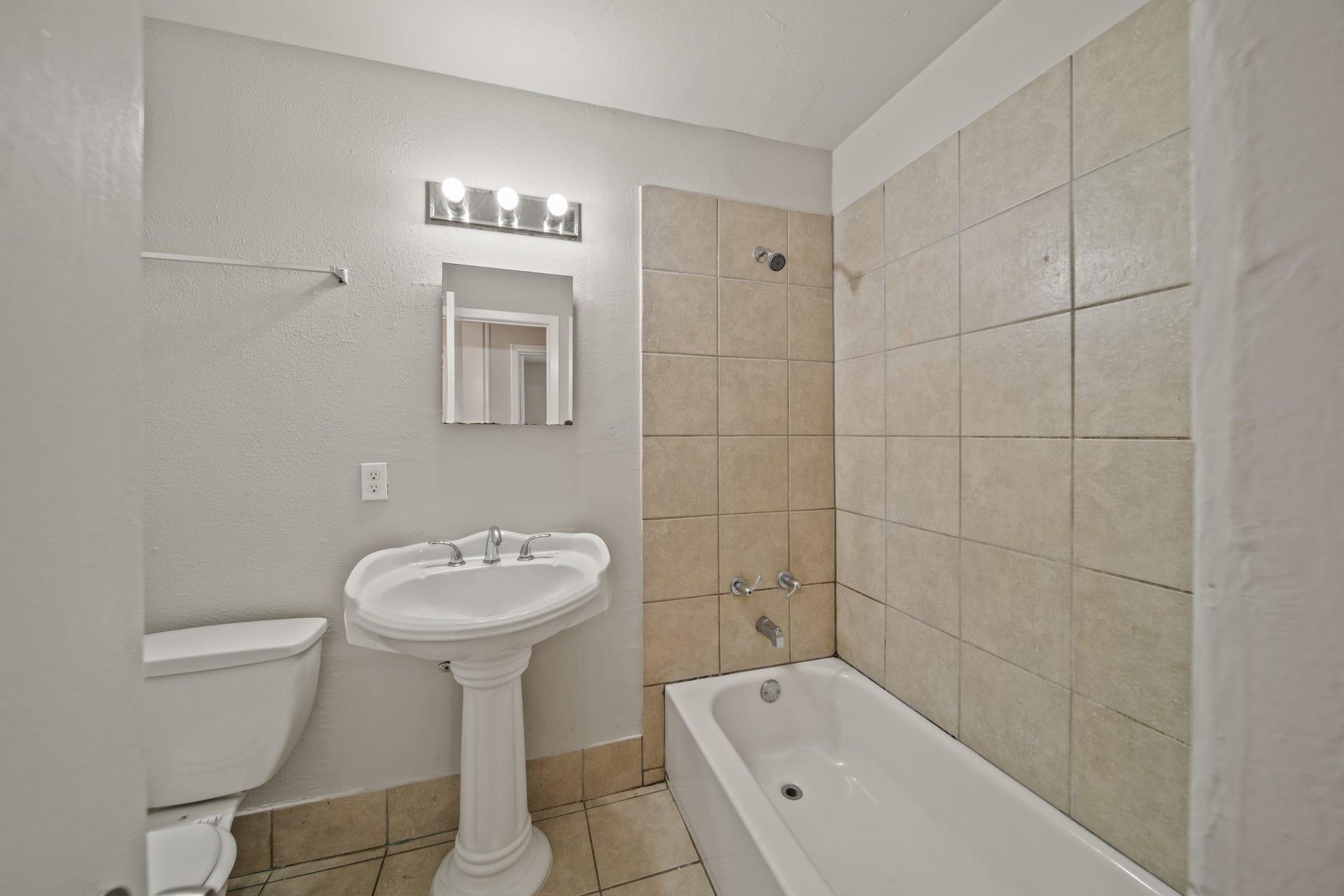 5639 Tiffany Drive, Houston, TX 77085 5639 Tiffany Drive, Houston, TX 77085