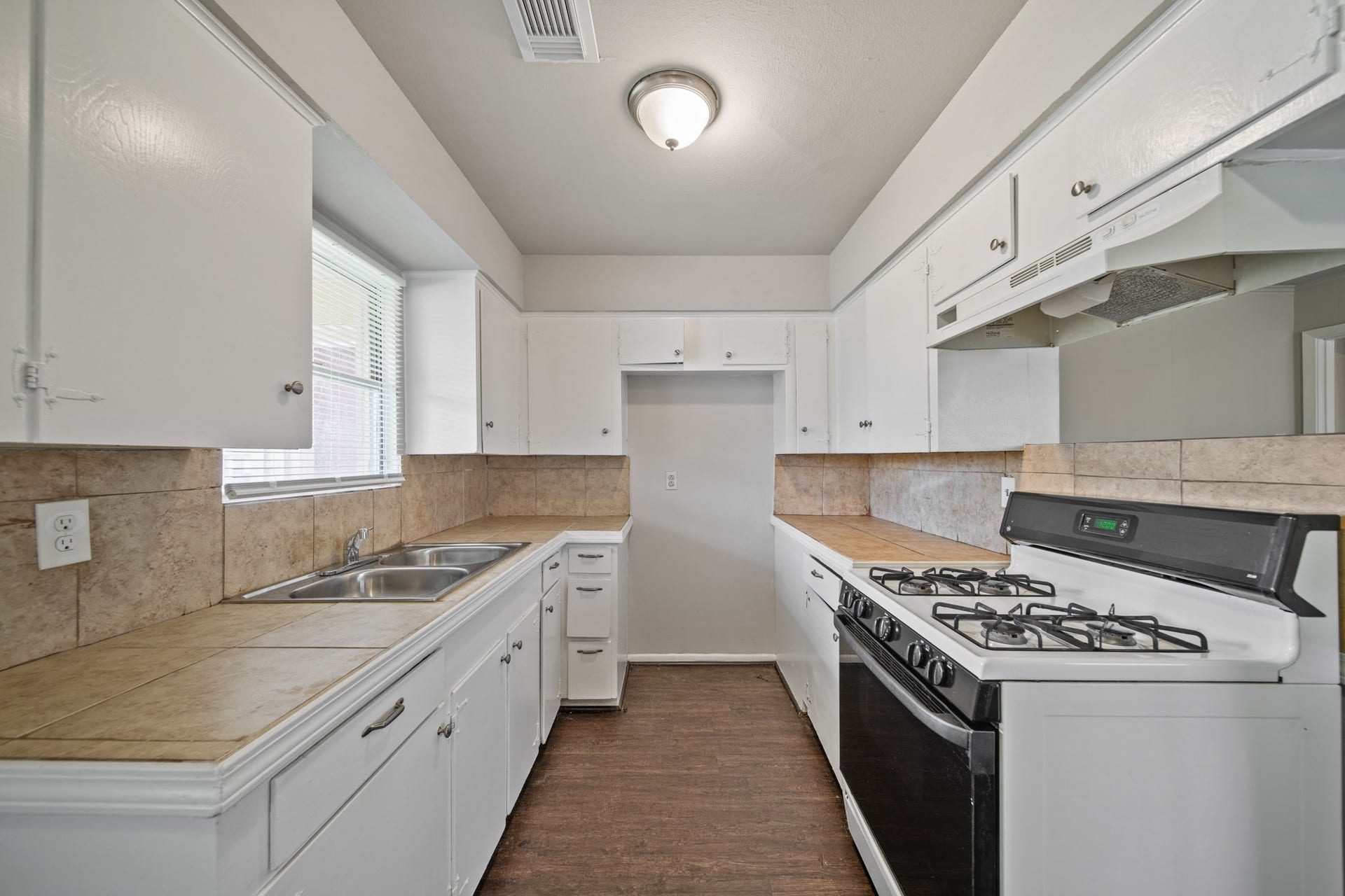 5639 Tiffany Drive, Houston, TX 77085 5639 Tiffany Drive, Houston, TX 77085