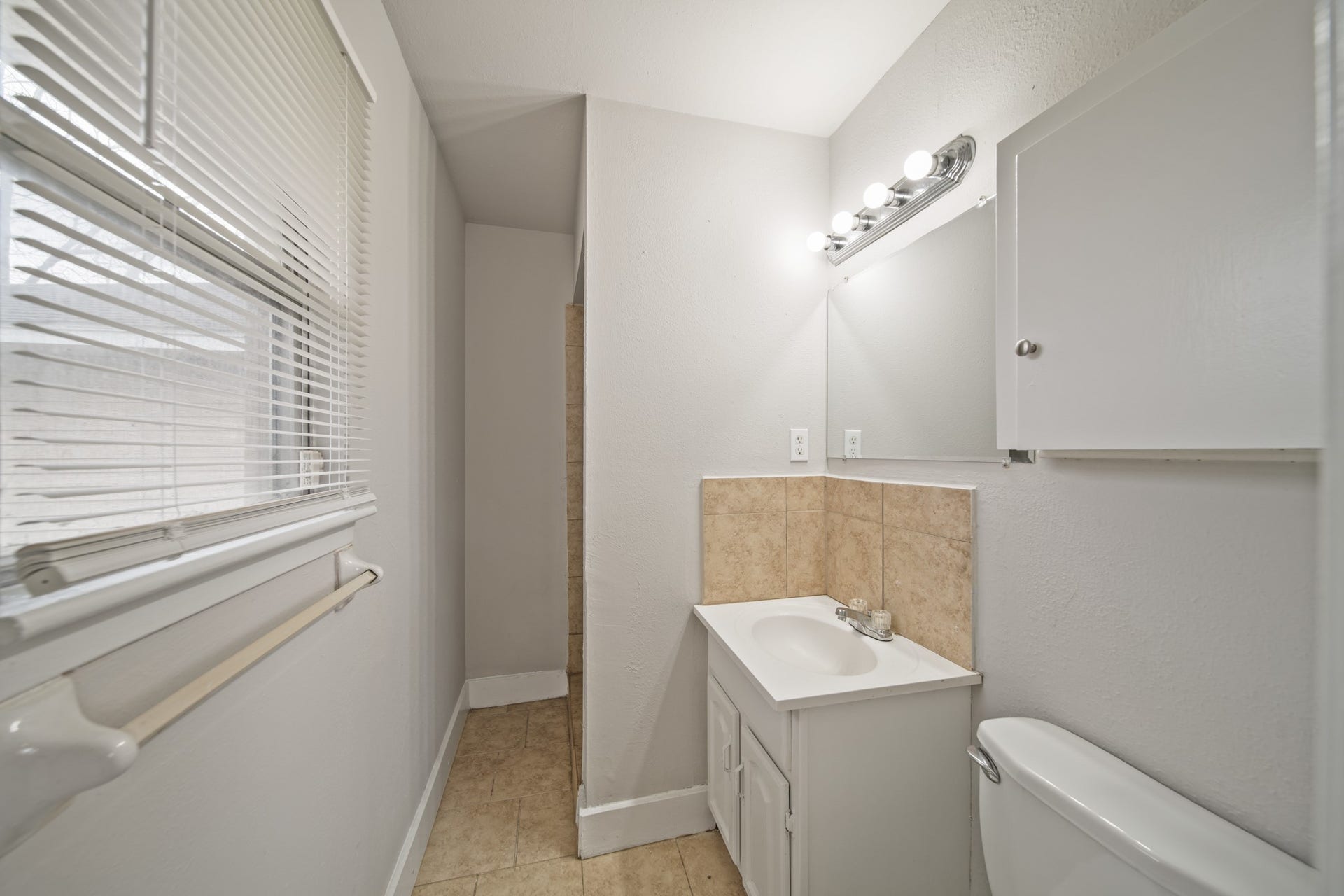 5639 Tiffany Drive, Houston, TX 77085 5639 Tiffany Drive, Houston, TX 77085