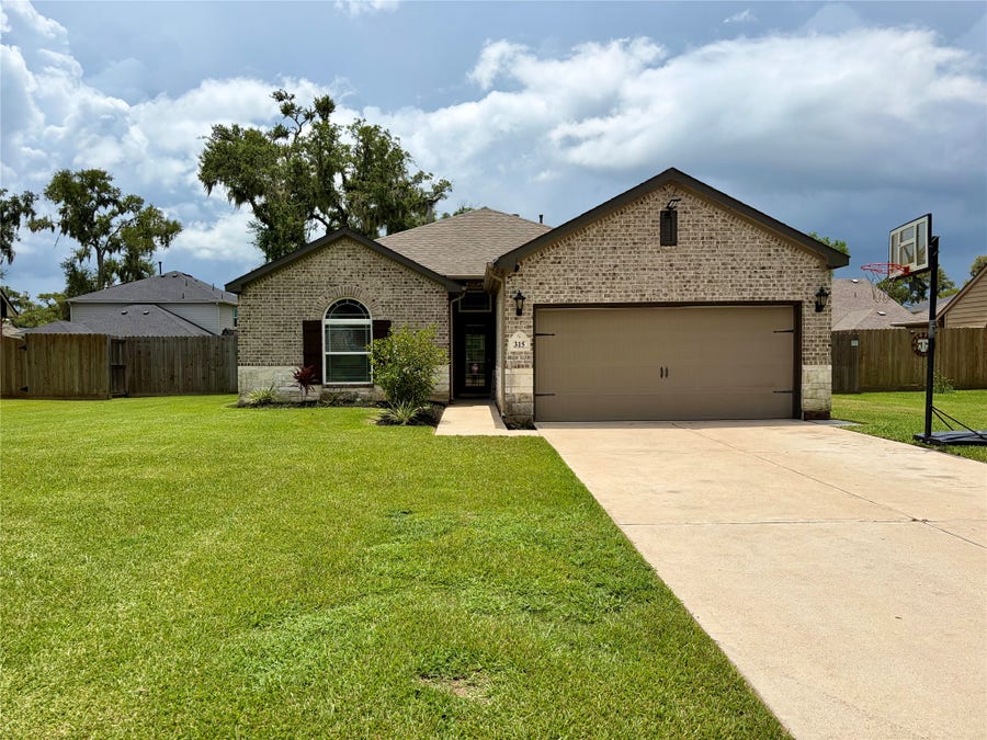 Property photo for 315 Woodhaven Drive, West Columbia, TX