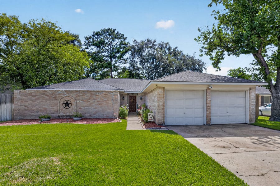 Property photo for 5015 Blueberry Hill Drive, Houston, TX