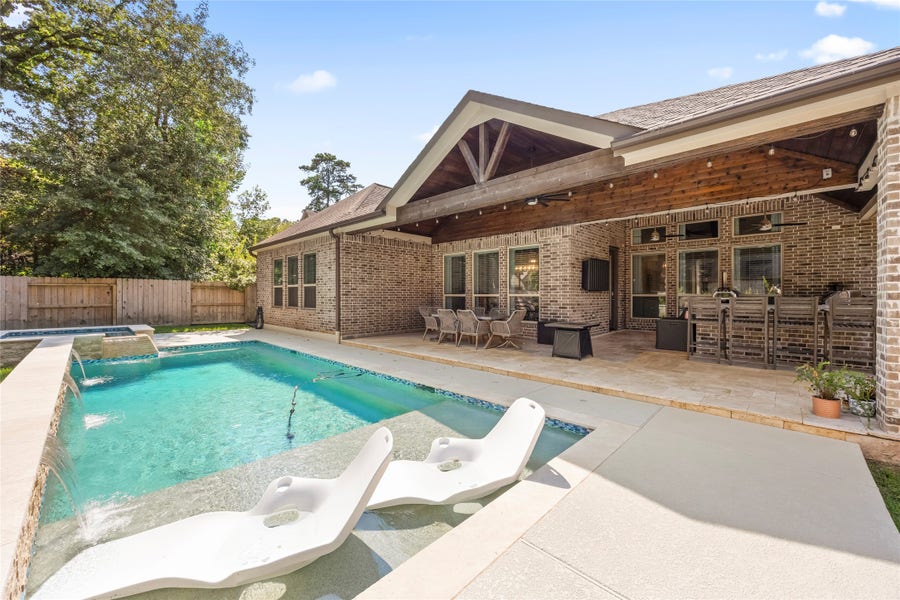 Property photo for 211 Evening Tide Way, Willis, TX