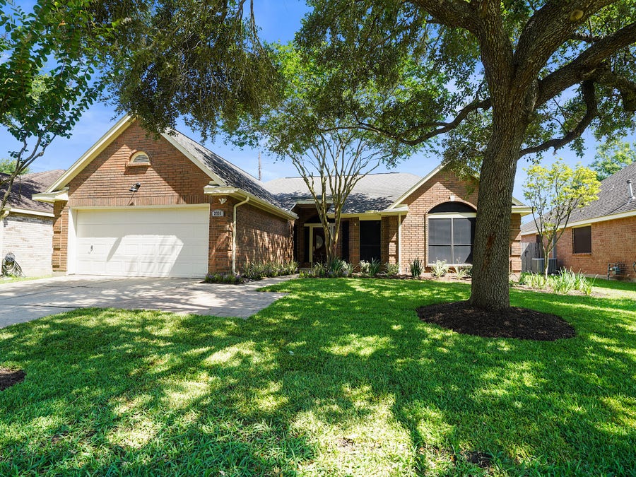 Property photo for 2711 N Peach Hollow Circle, Pearland, TX