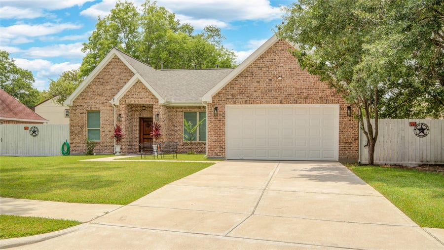 Property photo for 11707 Barwood Bend Drive, Houston, TX