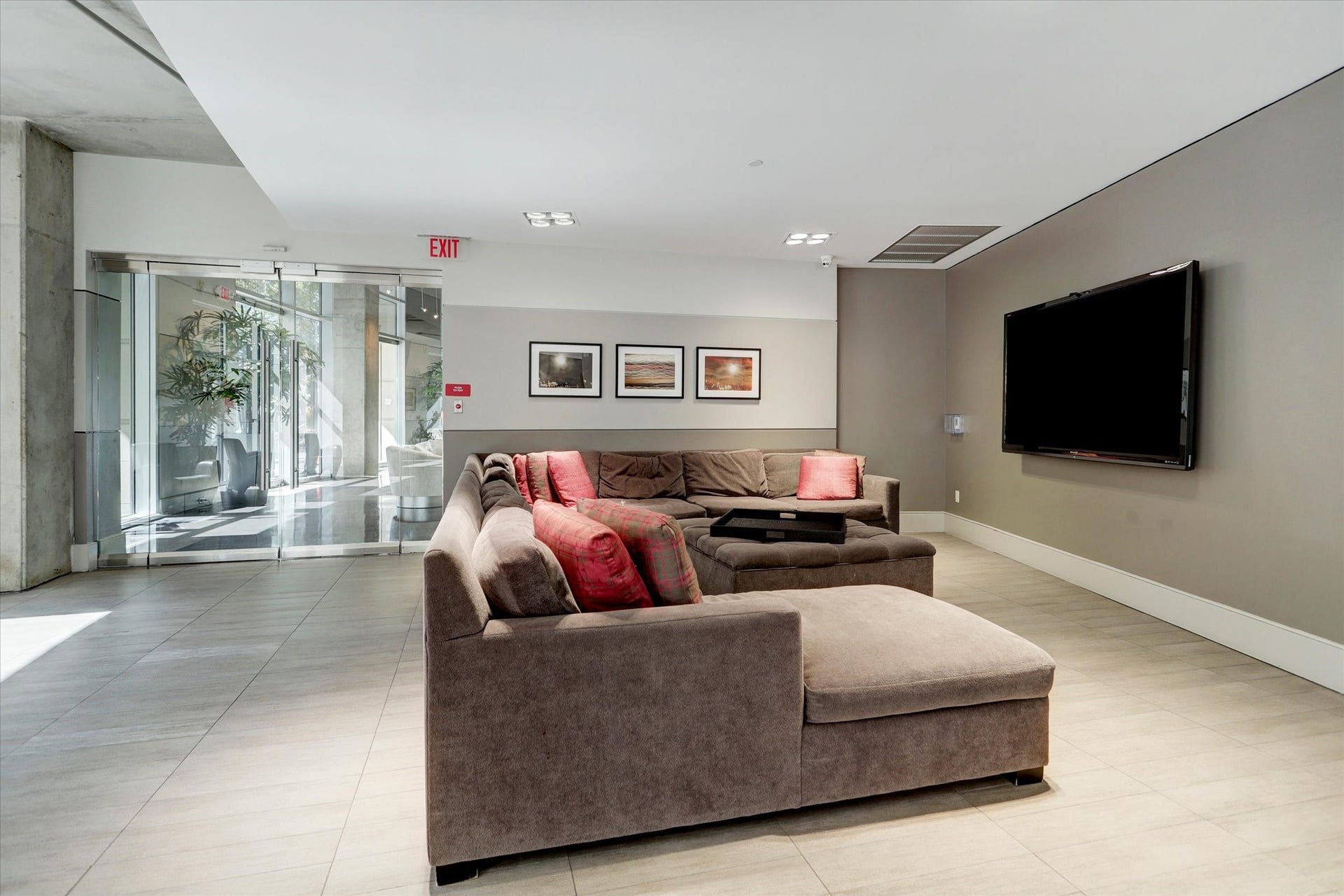 Common area lounge can be reserved with the full kitchen.  Large sectional sofa and big screen tv.  Host birthday parties, sporting events or just a large gathering of friends and neighbors.