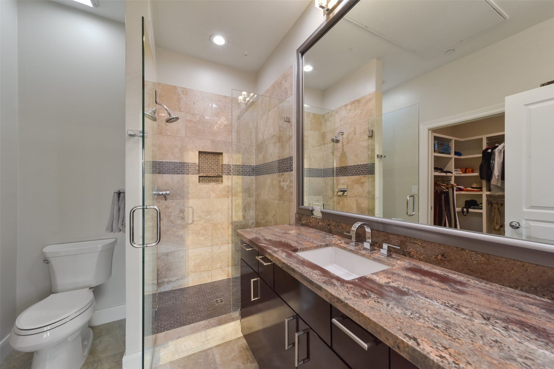 3333 Allen Parkway, #3003, Houston, TX 77019 Second primary bathroom features a large shower, ample counterspace and another generous closet.