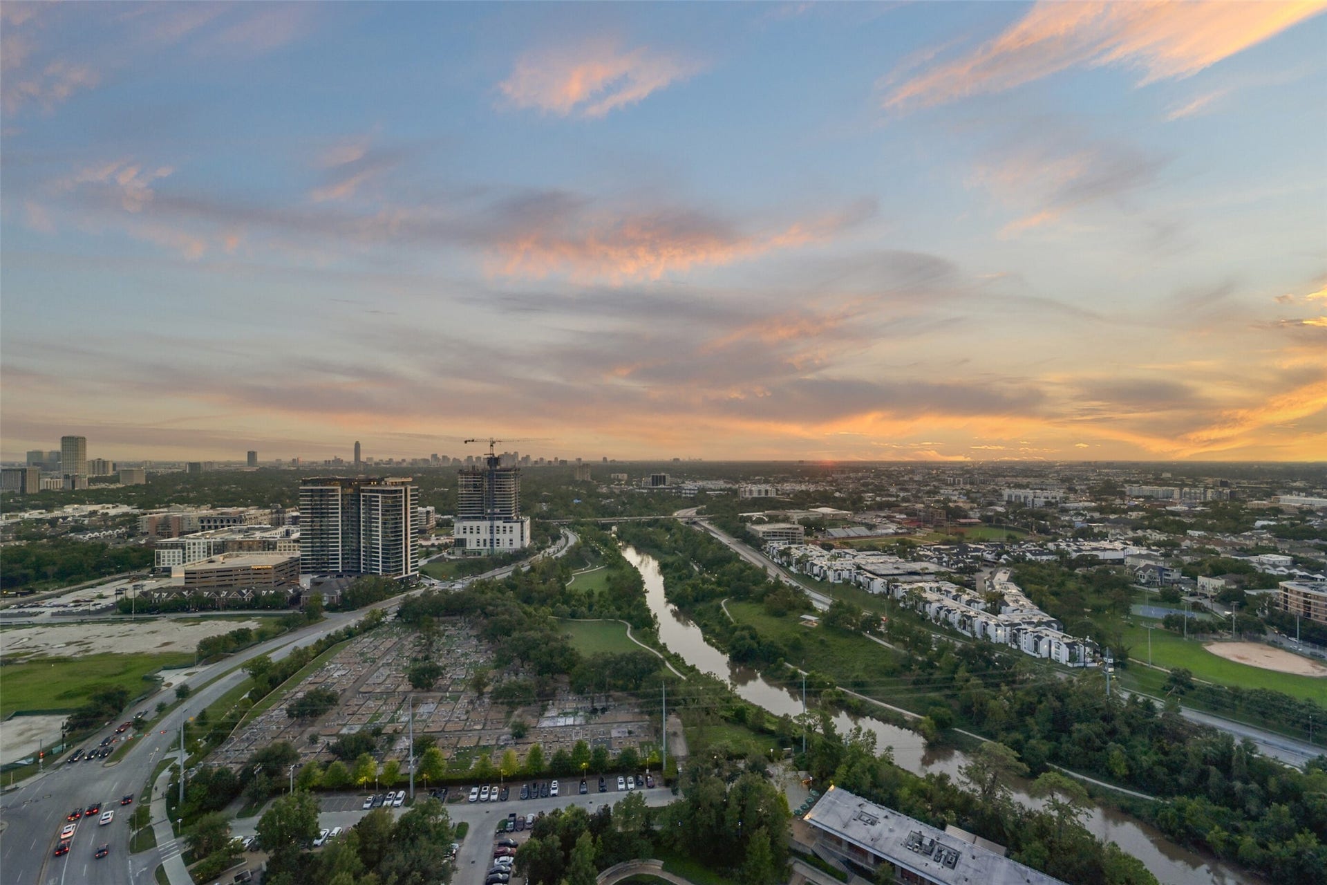 3333 Allen Parkway, #3003, Houston, TX 77019 Amazing sunsets reflecting off Buffalo Bayou await you in this beautiful two story unit at The Royalton.