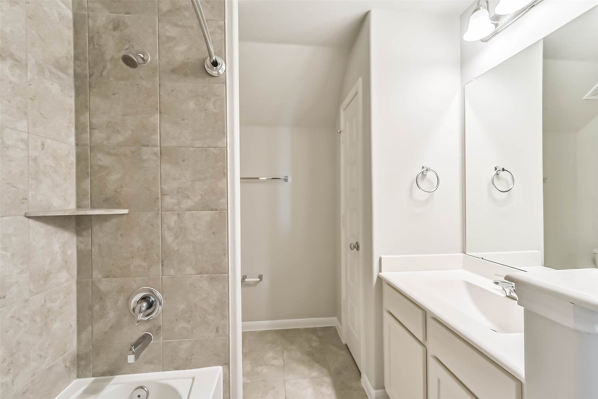 Secondary bathroom with tub/shower combination.