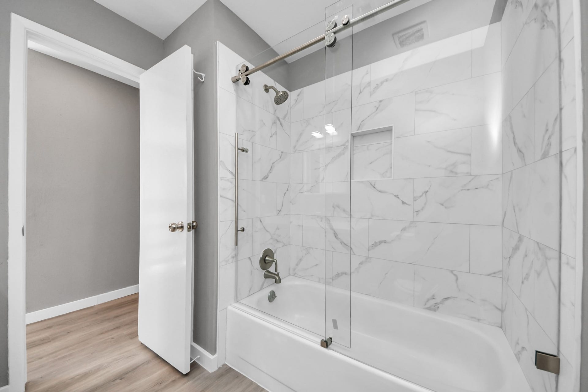 1653 Prairie Mark Lane, Houston, TX 77077 Guest Bathroom Upstairs!