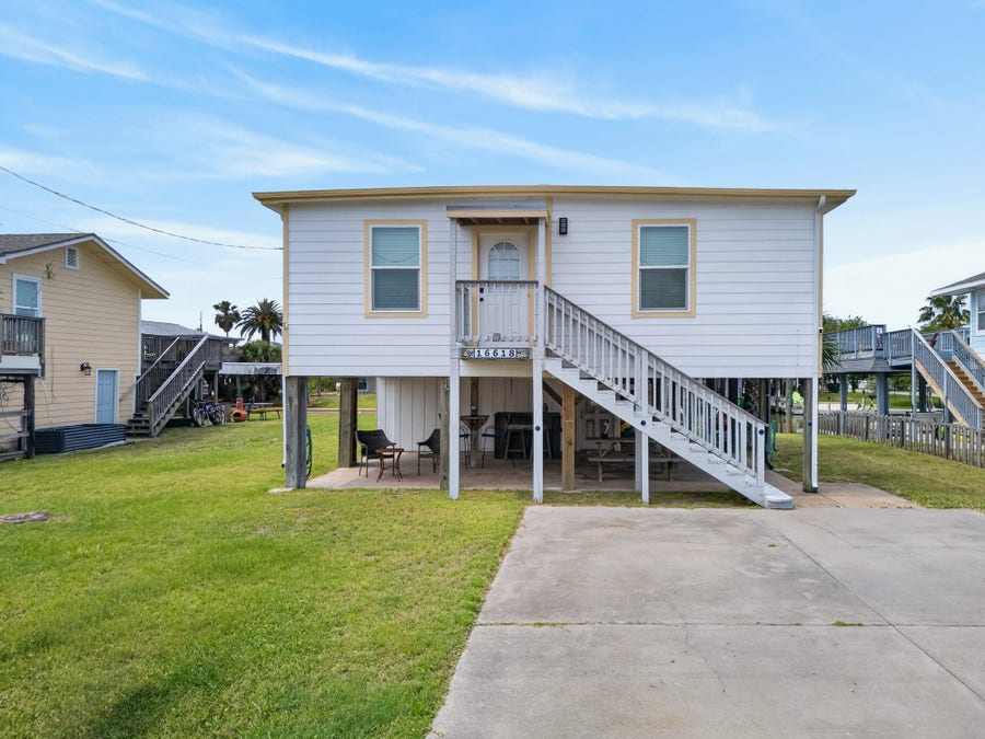Property photo for 16618 Bermuda Way, Jamaica Beach, TX