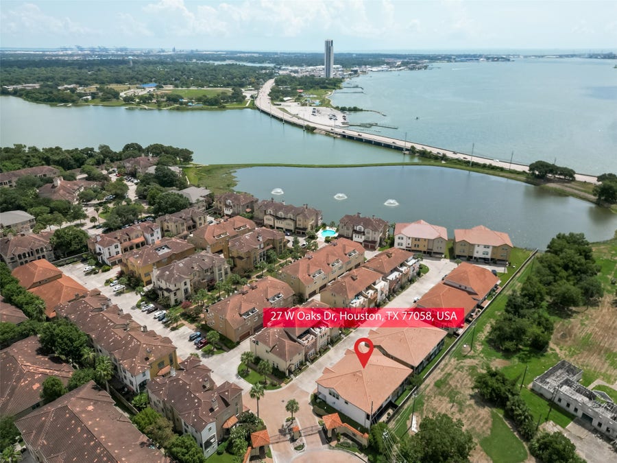 Property photo for 27 W Oaks Drive, Houston, TX