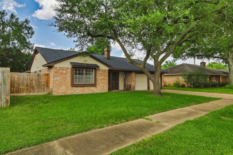 Property photo for 5006 Whispering Falls Drive, Houston, TX