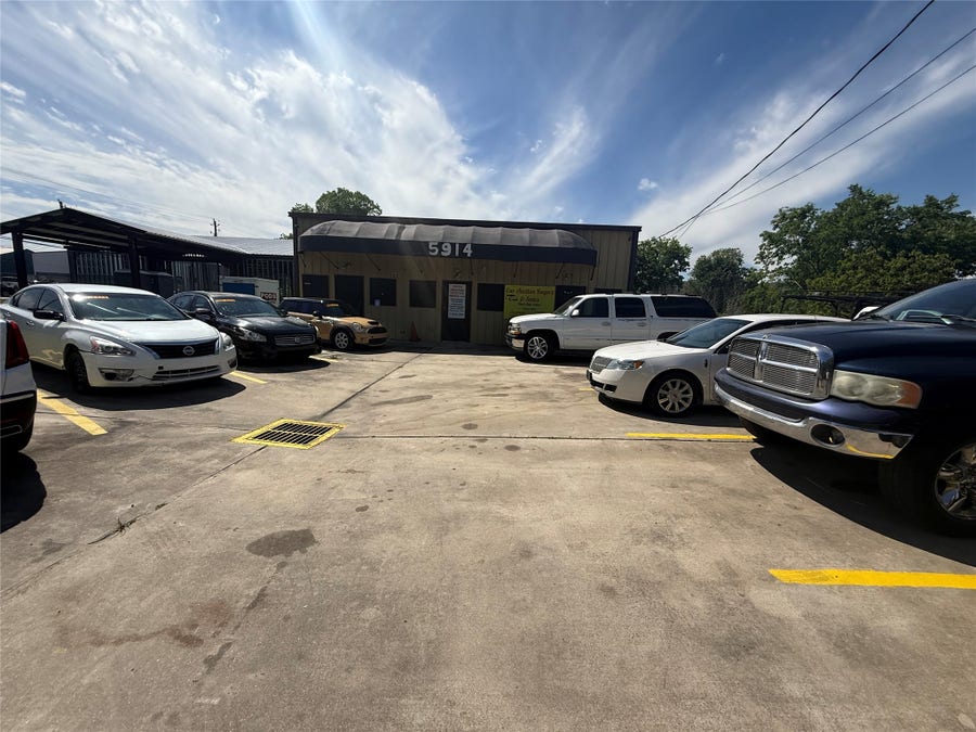 Property photo for 5914 Cullen Boulevard, Houston, TX
