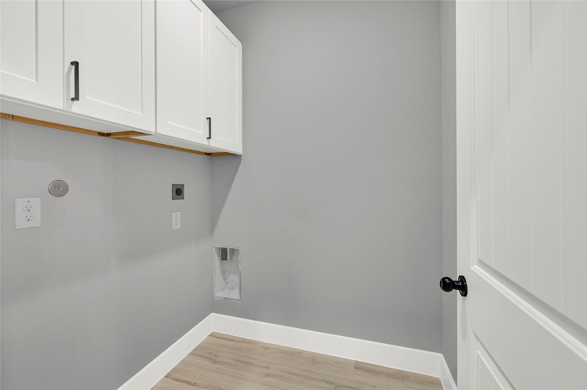 7415 Hezekiah Ln, #B, Houston, TX 77088 Laundry room/ Washer and dryer are included.
