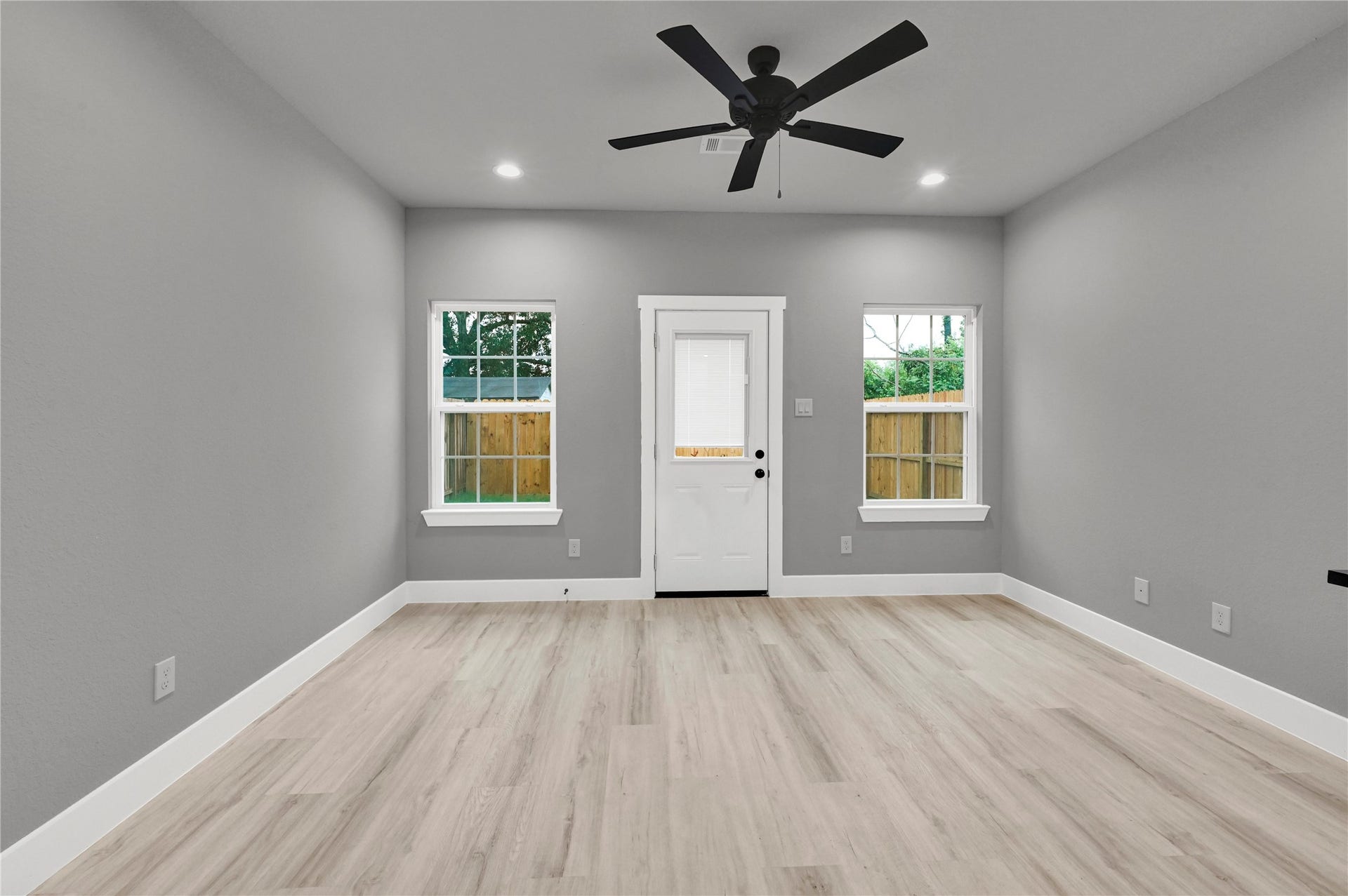 7415 Hezekiah Ln, #B, Houston, TX 77088 Living/dinning combo on the first floor