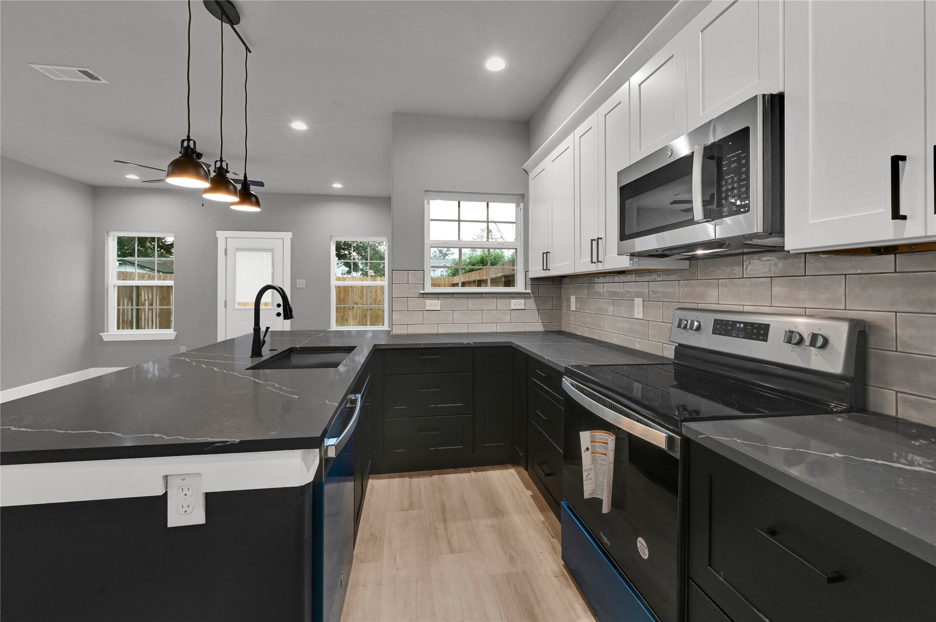 7415 Hezekiah Ln, #B, Houston, TX 77088 Modern kitchen with stainless steal appliances