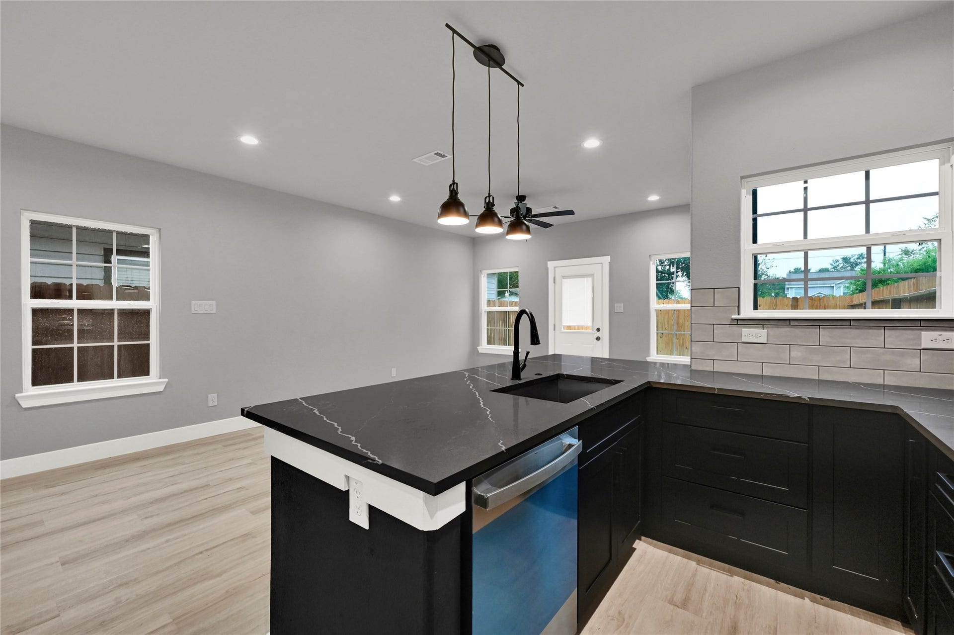 7415 Hezekiah Ln, #B, Houston, TX 77088 7415 Hezekiah Ln, #B, Houston, TX 77088