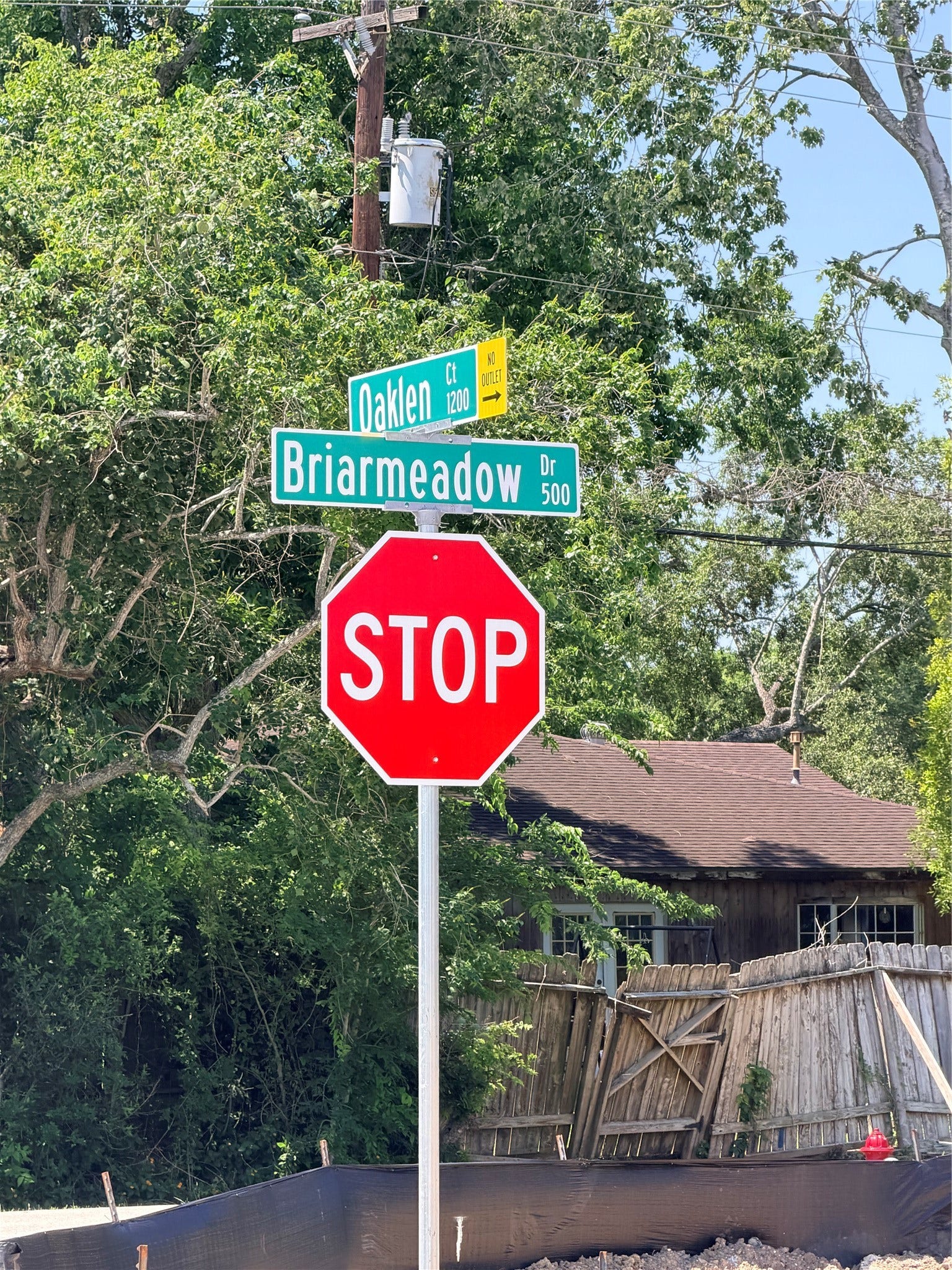 1202 Oaklen Court, Friendswood, TX 77546 Street Sign