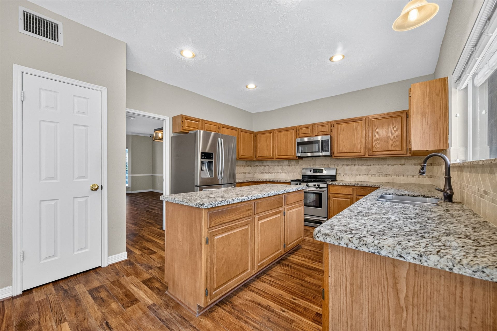 16511 Dawncrest Way, Sugar Land, TX 77498 16511 Dawncrest Way, Sugar Land, TX 77498