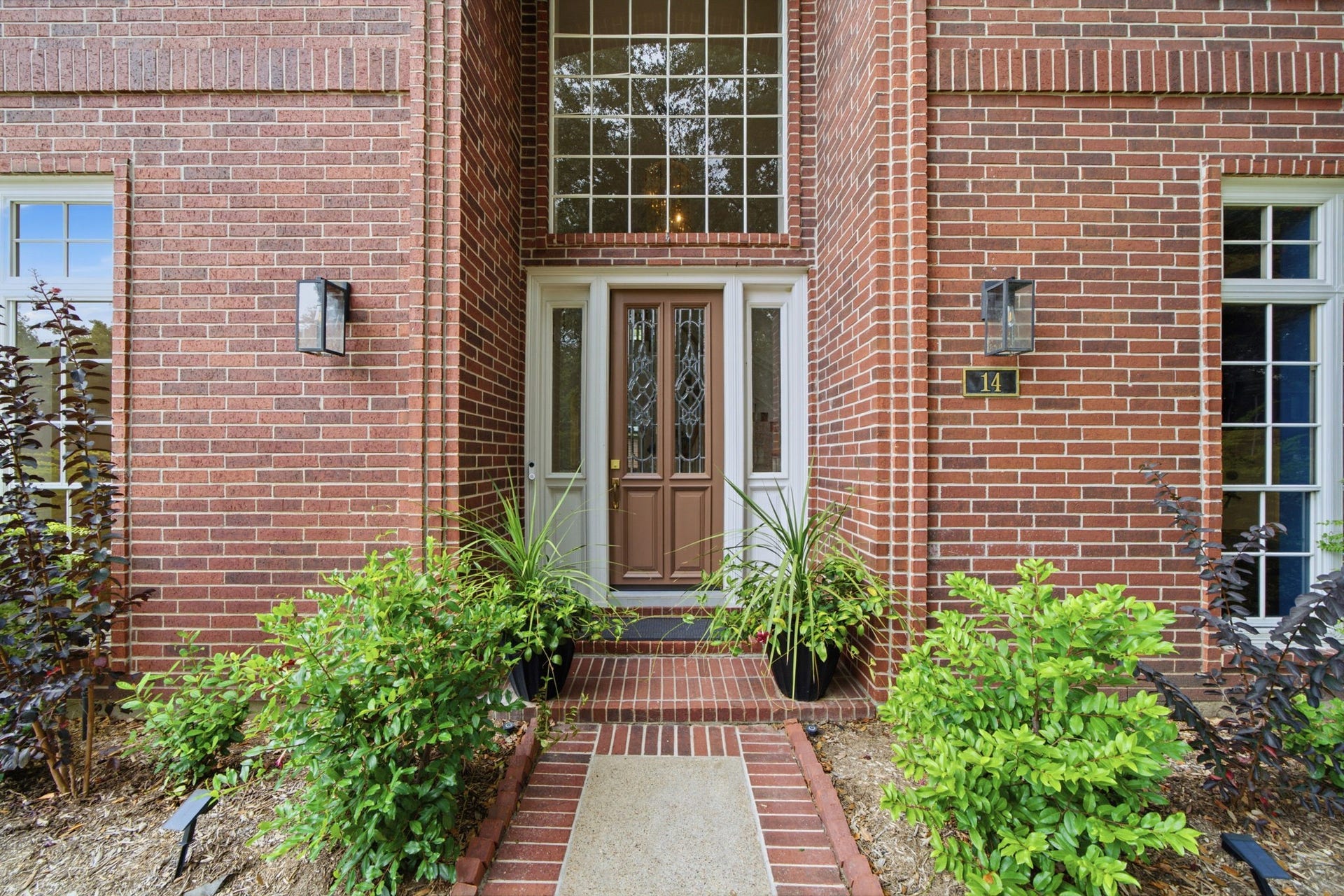 14 Hilshire Grove Lane, Hilshire Village, TX 77055 Welcome to 14 Hilshire Grove! This home features a Tesla solar roof!