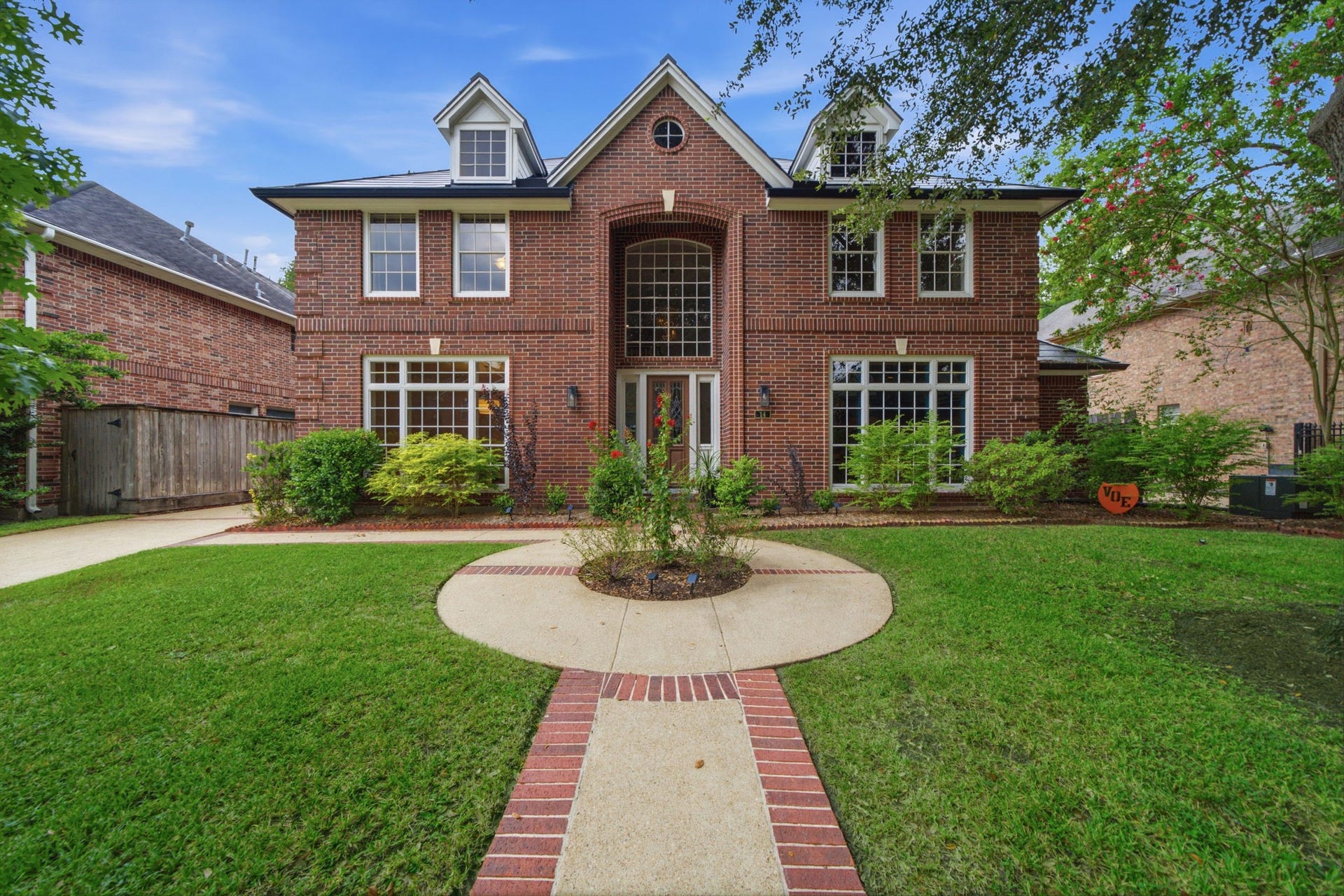 14 Hilshire Grove Lane, Hilshire Village, TX 77055 Great location on cul de sac street in lovely Hilshire Village! Patrolled by the Spring Valley Village Police! Zoned to Valley Oaks Elementary, Spring Branch Middle, and Memorial High.