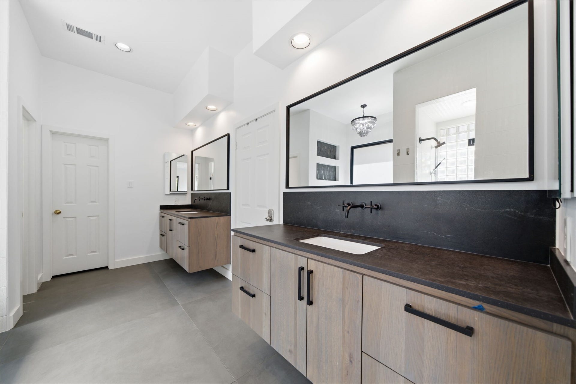 14 Hilshire Grove Lane, Hilshire Village, TX 77055 Updated primary bath with dual vanities.