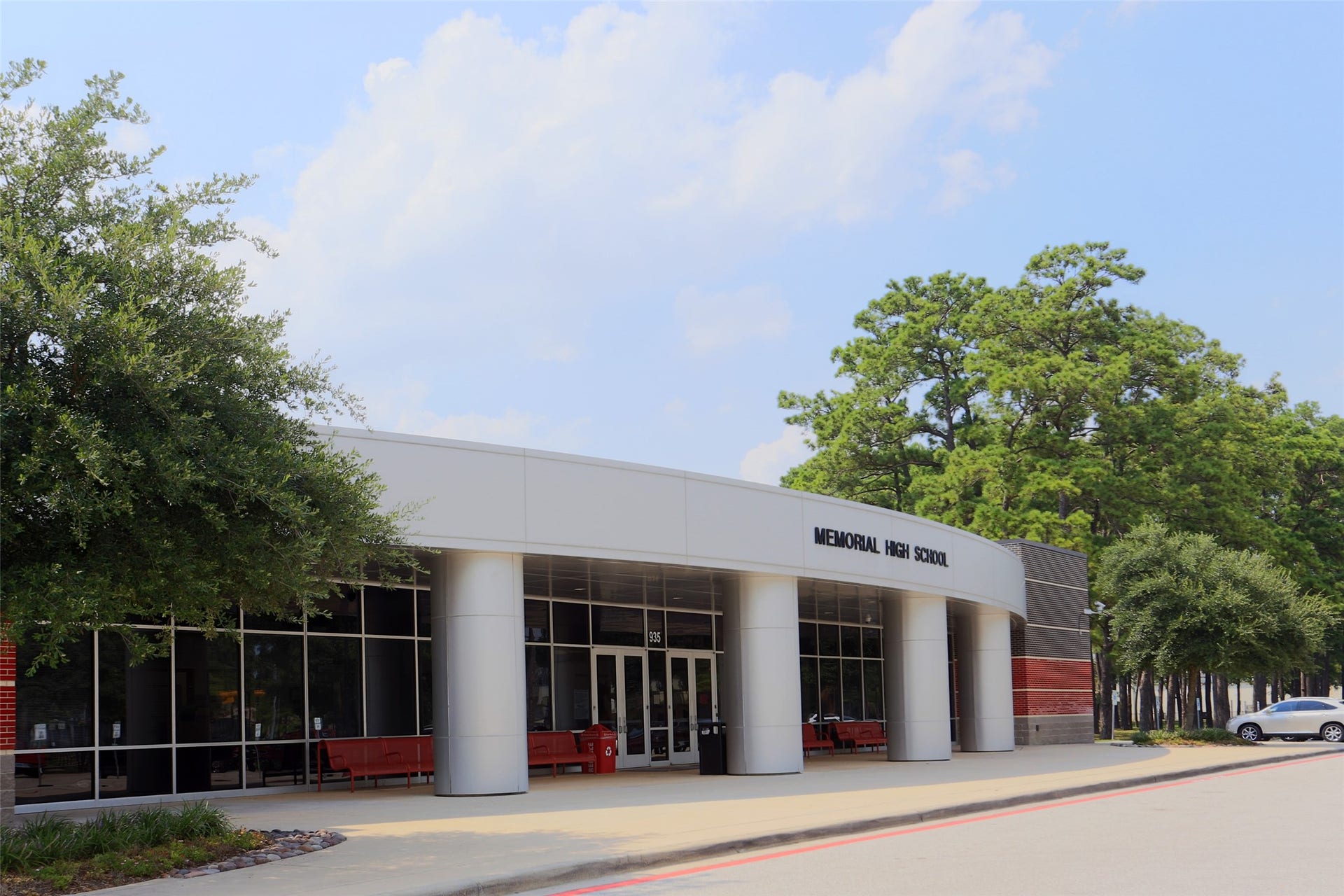 14 Hilshire Grove Lane, Hilshire Village, TX 77055 Zoned to Memorial High!